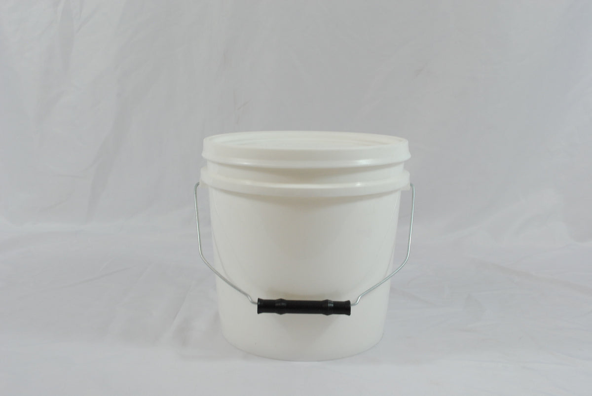 CUBETA INDUSTRIAL GALON C/TAPA BLANCA 4 LTS.