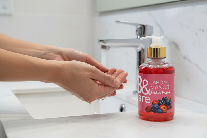 JABON PARA MANOS FRUTOS ROJOS BY CARE 250ML